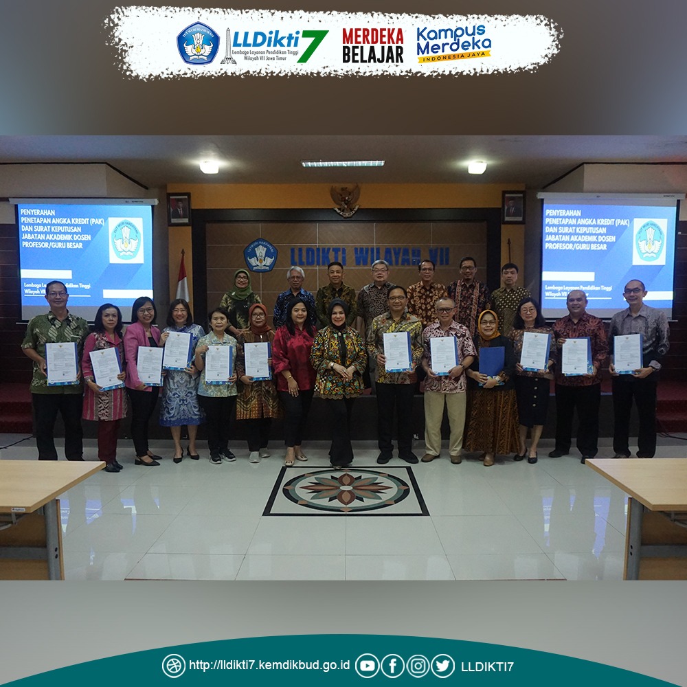 LLDIKTI Wilayah VII Serahkan 12 SK Jabatan Akademik dan PAK Profesor/Guru Besar Baru
