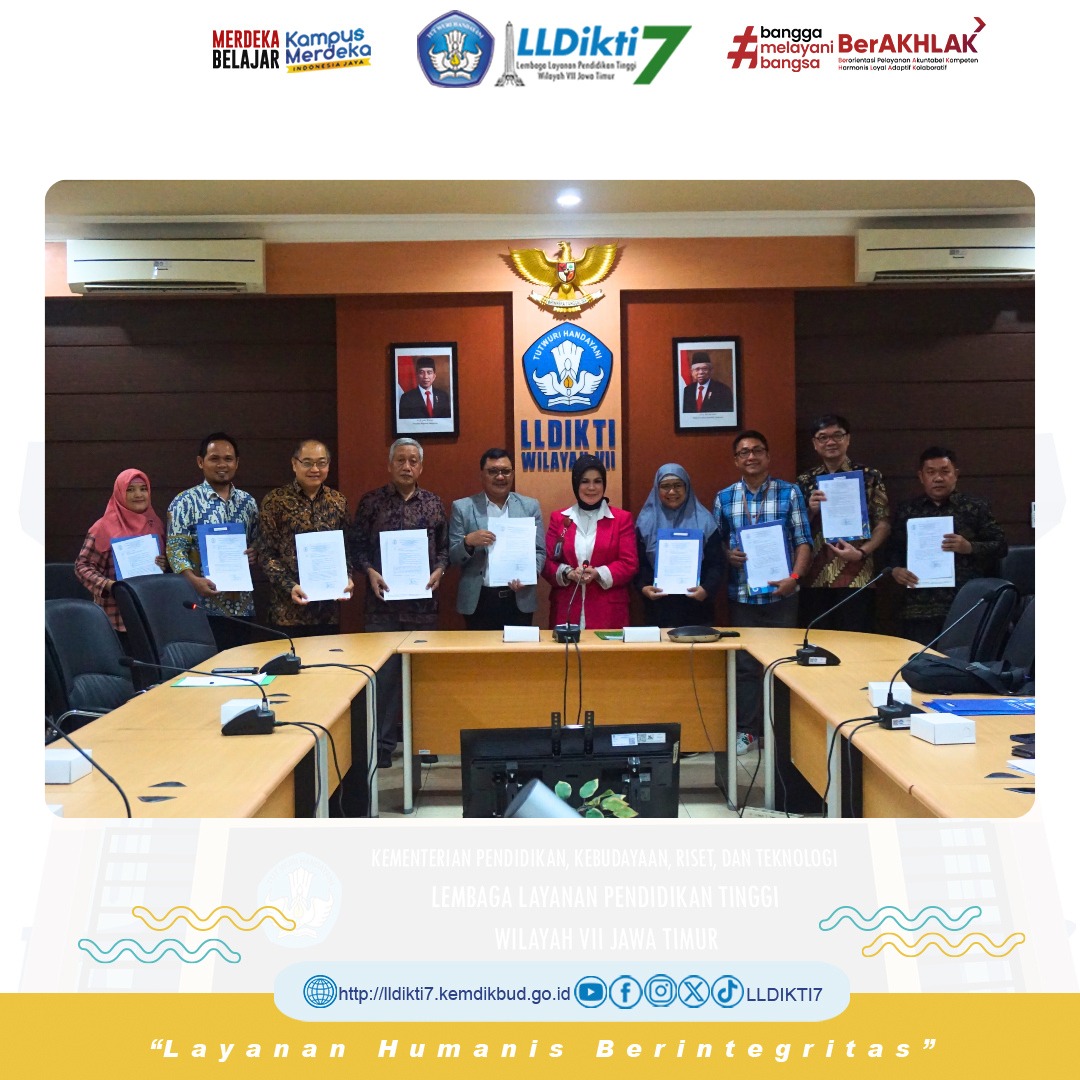 Kepala LLDIKTI Wilayah VII Serahkan 11 SK Pembukaan Prodi Baru