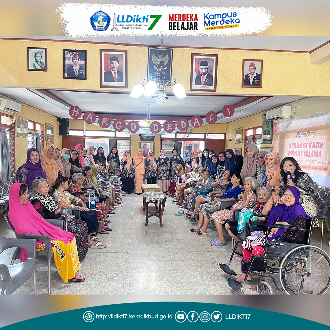 Dharma Wanita LLDIKTI Wilayah VII Berbagi Kasih Melalui Kegiatan Bakti Sosial di Panti Werdha Hargo Dedali Surabaya 