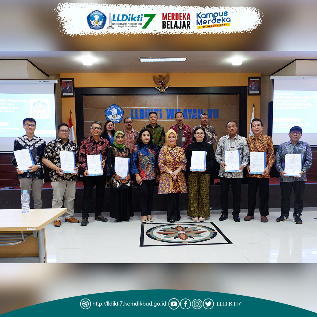 LLDIKTI Wilayah VII Serahkan 8 SK Jabatan Akademik dan PAK Profesor/Guru Besar 
