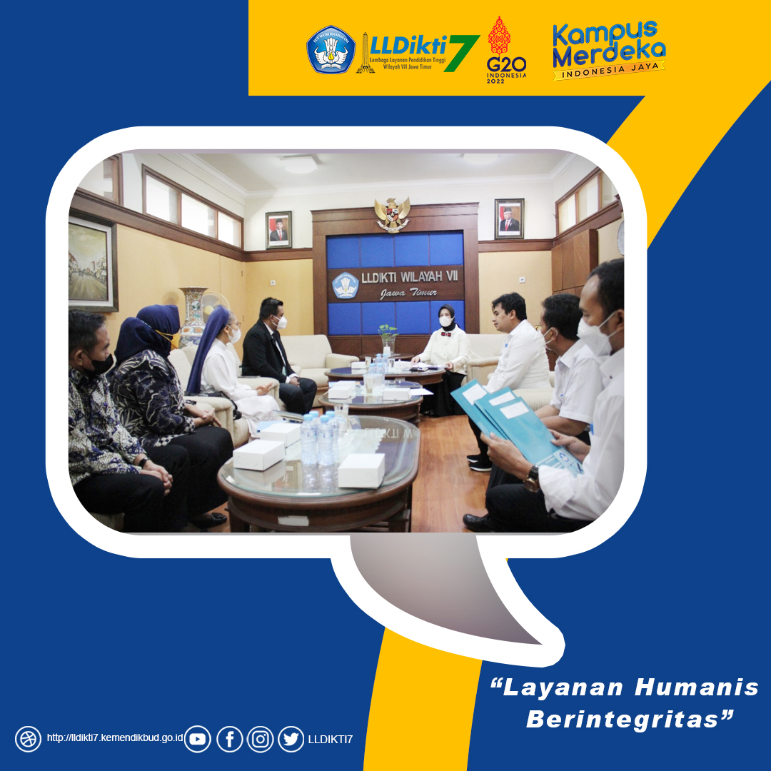 Penyerahan Surat Keputusan Tentang Izin Pembukaan Program Studi Baru dan Perubahan Bentuk Perguruan Tinggi pada 3 PTS di Jawa Timur.